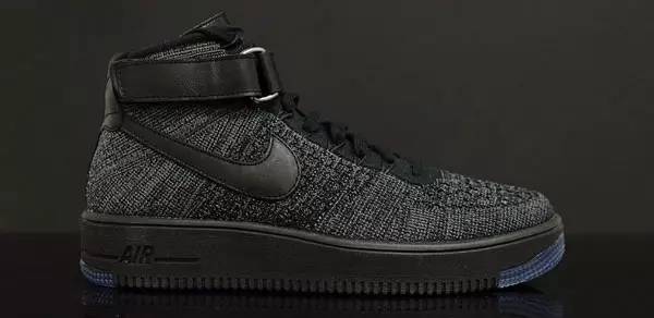 小黑鞋秒变小白鞋,小白鞋被黑皮鞋染了怎么办