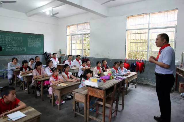 老师给孩子们过六一,小孩们过六一是怎么过的呢