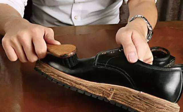如何正确皮鞋护理清洁保养两不误,皮鞋怎么进行日常保养护理