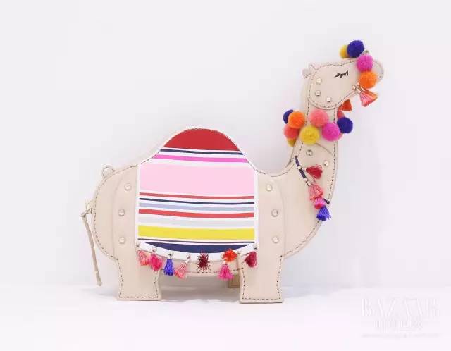 带“大象”上街，牵“骆驼”溜马路！有没人管呀？