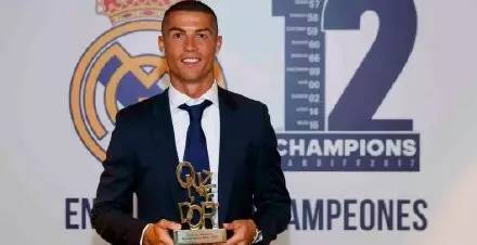 中场与c罗合影小球迷发声,小球迷冲场拥抱c罗后成功合影