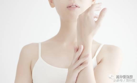 手夏天开裂和起皮是什么原因,夏天嘴皮干燥起皮怎么办