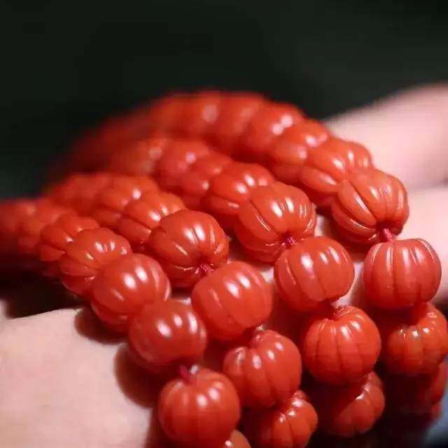 南红手串多年后有变化,南红手串跌价严重吗