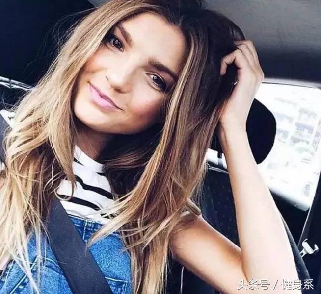 瑜伽人一年十几万学习费用值得吗,瑜伽初学者在家练还是去瑜伽馆练