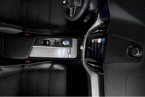 豪华车秒杀bba视频,内饰堪比bba新宝骏rm5简直要逆天