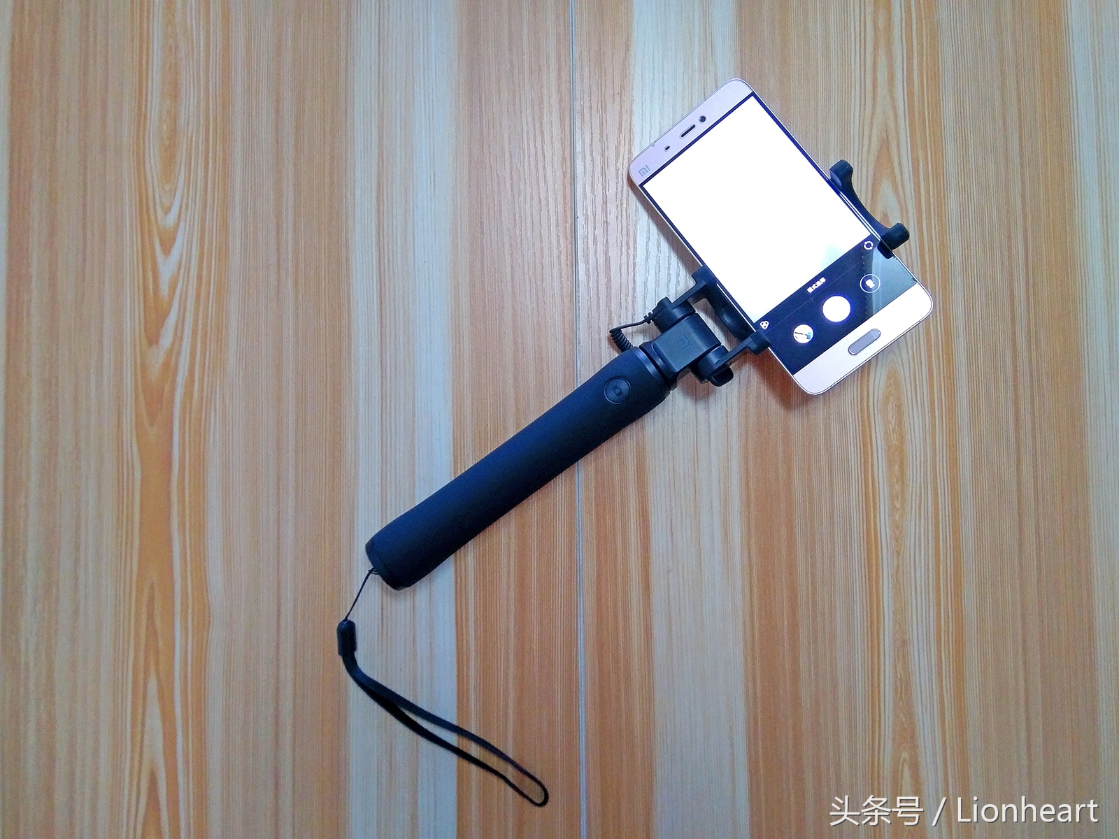 小米自拍杆最简单的方法,老款小米自拍杆使用教程