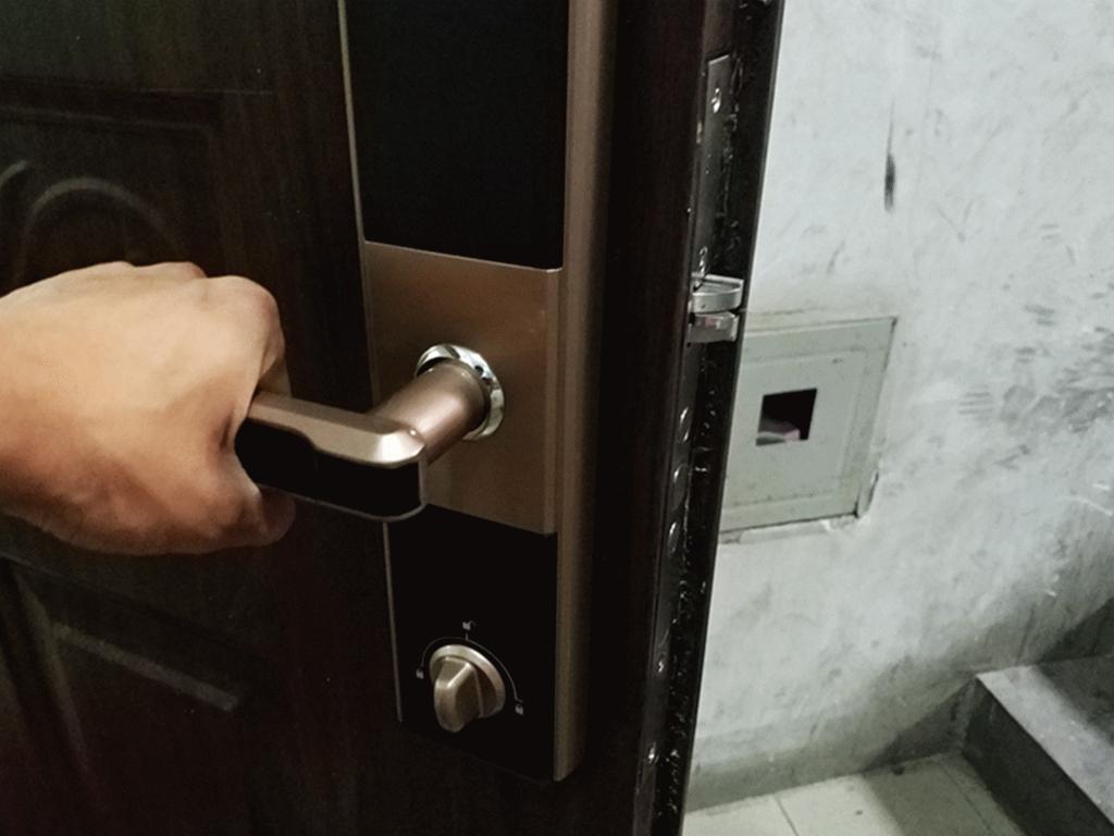 出门忘带钥匙烦恼更换指纹锁,怎样克服出门忘锁门忘关灯