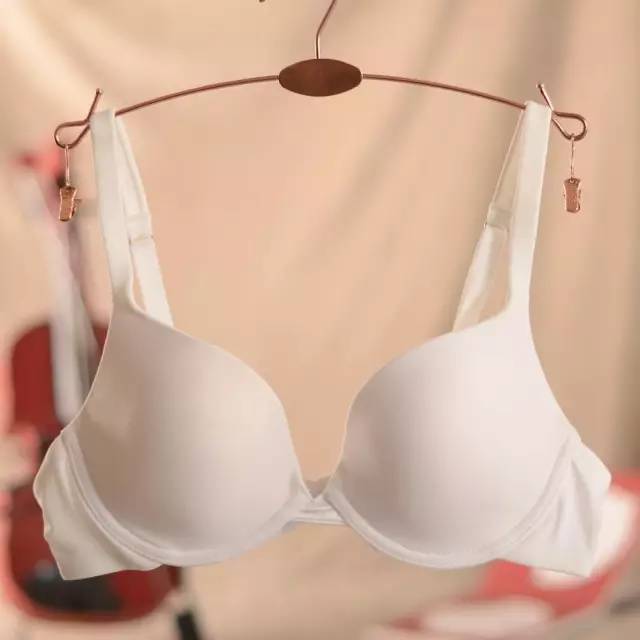 胸罩如何穿才不显得胸下垂,胸罩怎么穿都难受怎么回事