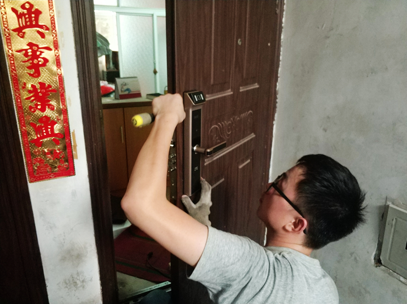 出门忘带钥匙烦恼更换指纹锁,怎样克服出门忘锁门忘关灯