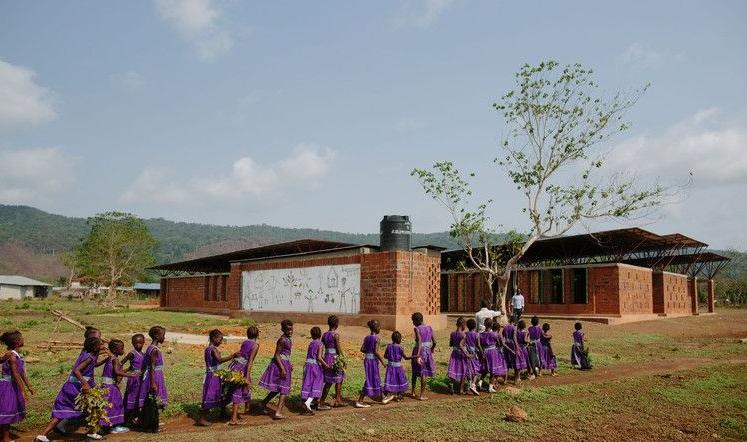 医疗环境差、麻醉技术落后!湖南医生是怎样救助塞拉利昂患癌女性