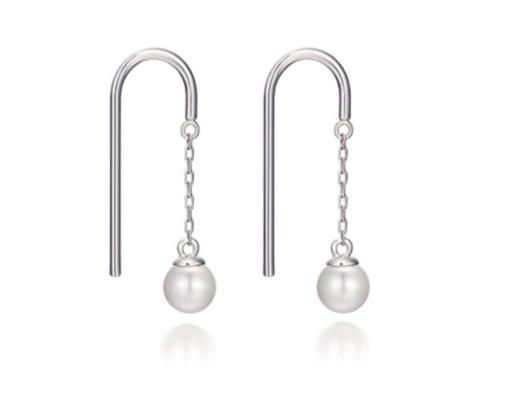 网袜加牛仔裤还是让杨幂穿吧，我只能接受唐嫣美美的珍珠~