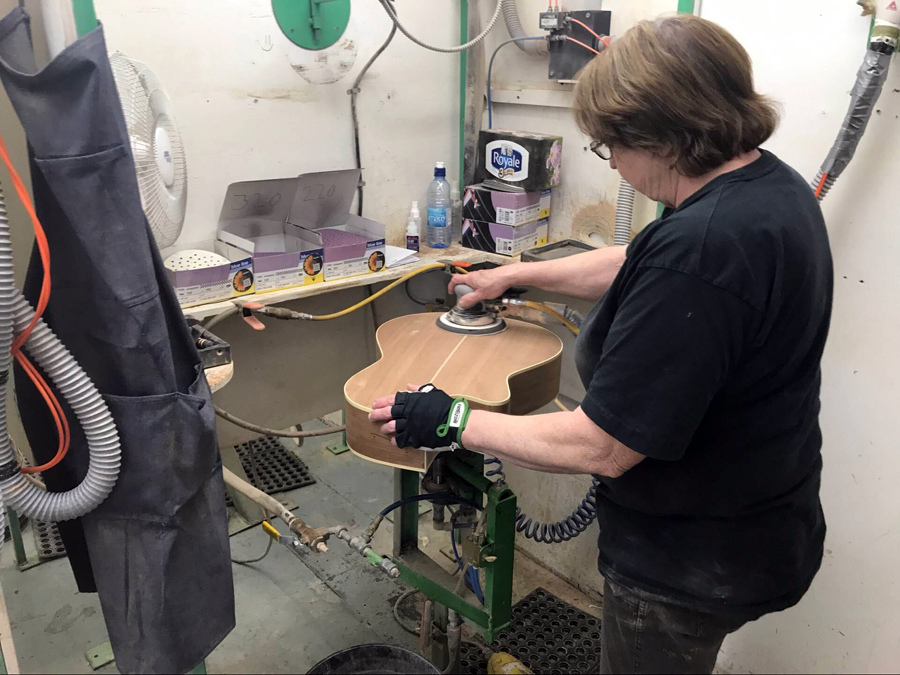 极速快报:弘力乐器2017加拿大Godin吉他工厂参观第一天