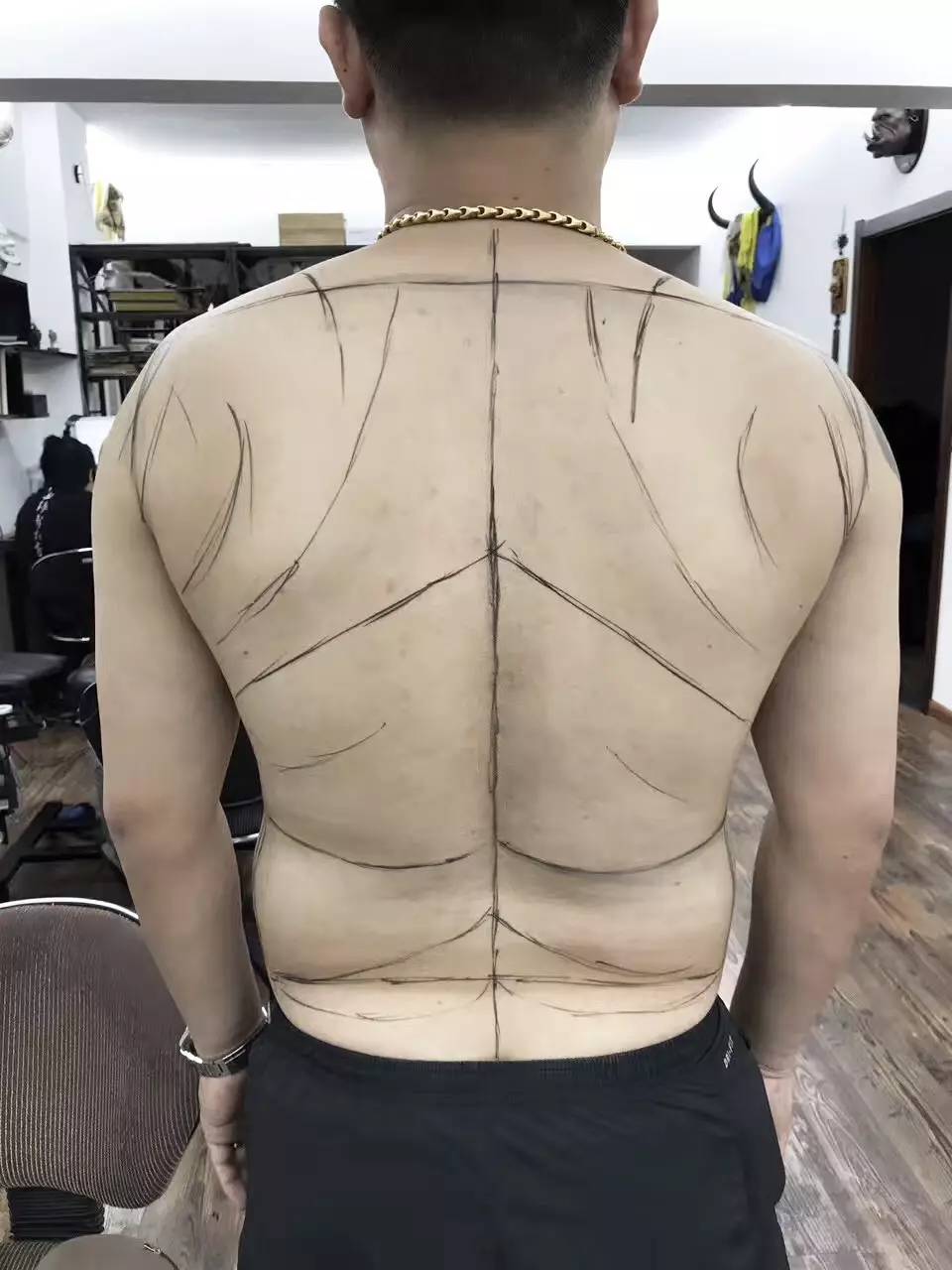 岳阳新刺客纹身多少钱,岳阳新刺客满背纹身