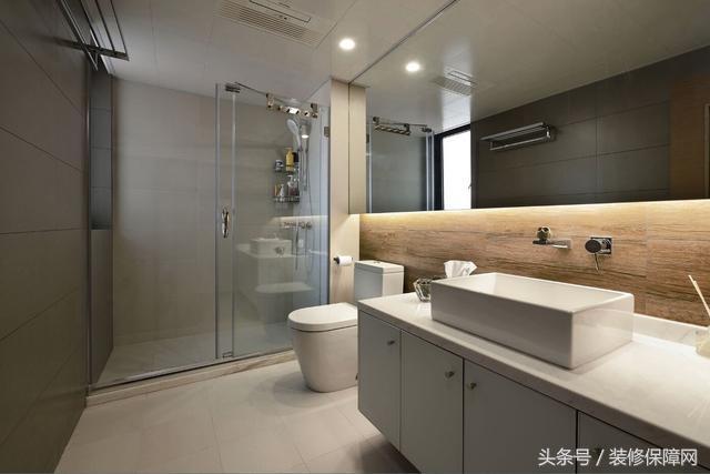 新家装修好了夸装修师傅们的视频,1.5米客厅地面砖错位贴好看