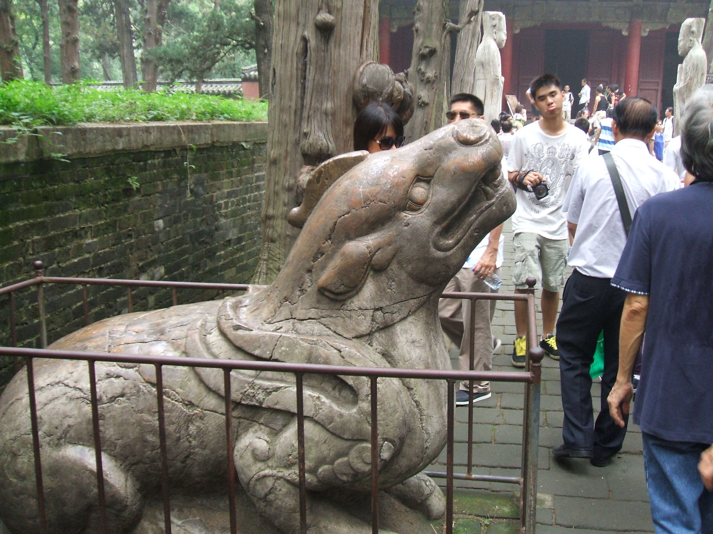 身为泰安人第一次爬泰山,陪爷爷爬泰山感慨朋友圈