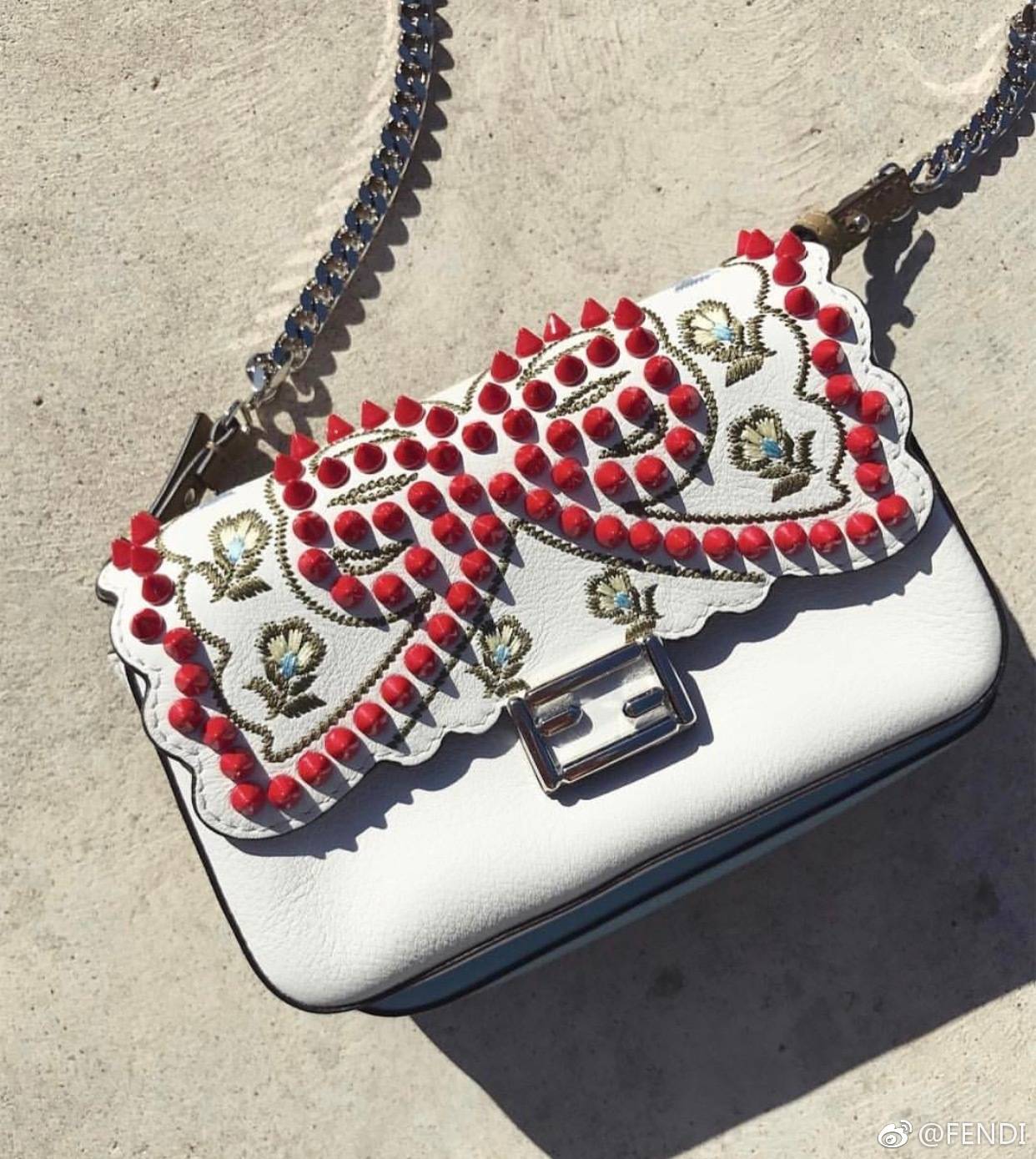 王嘉尔和fendi的关系,王嘉尔跟fendi解约了吗