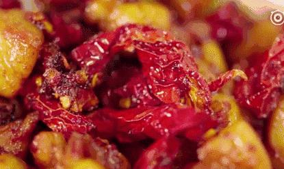 川味椒麻鸡征服日本!成都帅小伙网上卖辣鸡,人称“日本老干妈”