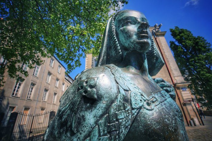 卢瓦尔河城堡简介,卢瓦尔河谷城堡位置在哪里