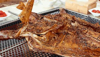 单手撕烤全羊,徒手吃烤全羊完整视频