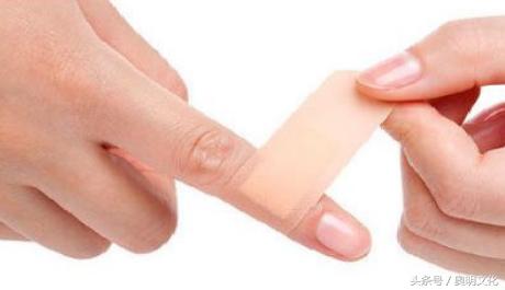 眼睛进异物不能揉！生活中常见的急救常识，赶紧码起来备用