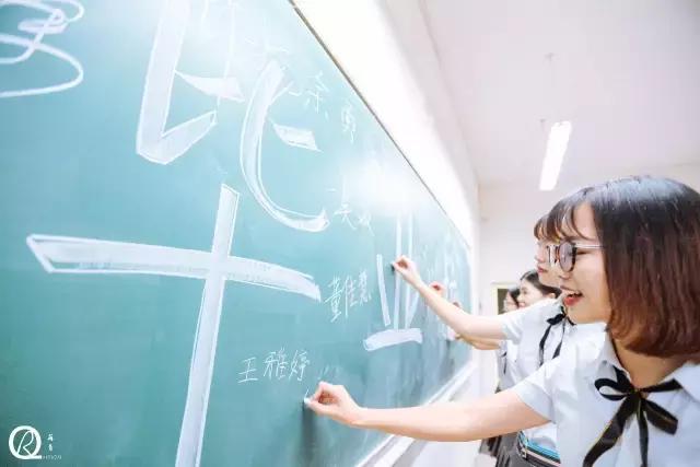 愈拍愈新奇，武商院16种“脑洞大开”毕业照，玩过一回算你牛！