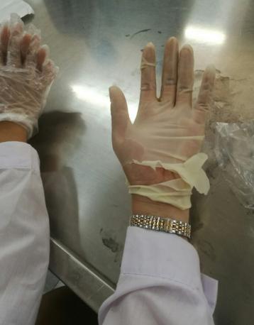 兔子被拎耳朵,拎起兔子耳朵为什么兔子会自转