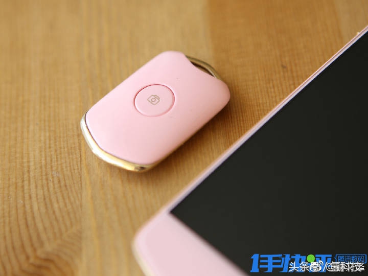 这款手机国外售价高达1万美元！网友感慨：太给国产手机长脸啦！