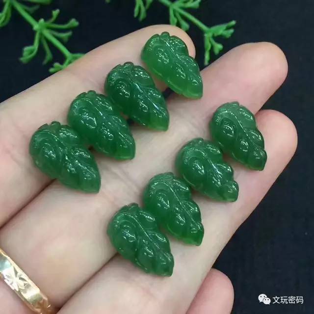 碧玉是和田玉的一种吗,为什么有人喜欢翡翠