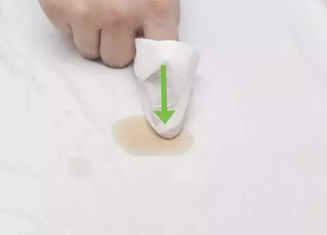 清理衣服上陈旧的油渍污渍小妙招,衣服汗渍污渍去除的最佳方法