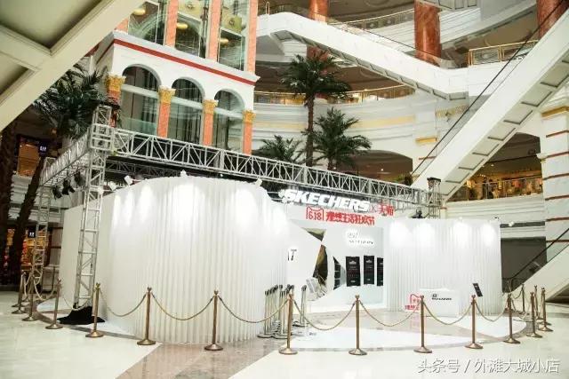 一脚上天，一脚入海，快闪店都这么玩了