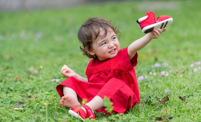 给宝宝买什么牌子的凉鞋,给婴儿选凉鞋选什么牌子好