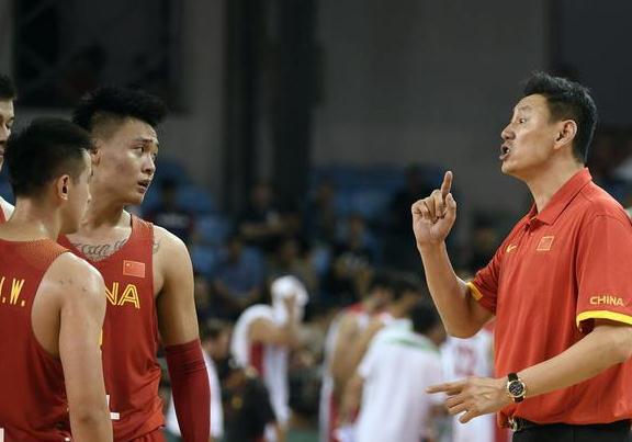 中国男篮胜伊朗杜锋发布会,杜锋李楠红蓝两队阵容