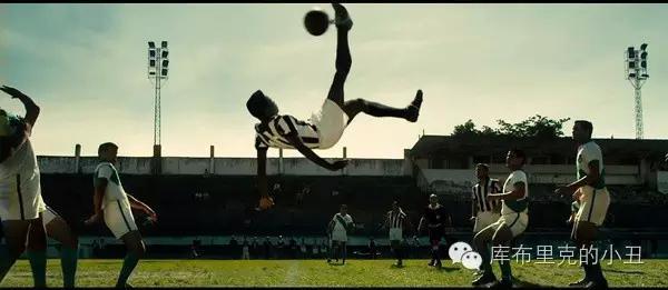 一代球王的故事,一代球王马拉多纳故事