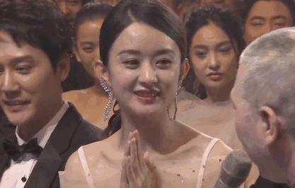 “微博电影之夜”冯小刚调侃李易峰，可是没想到俩人一言不合就开车，连赵丽颖都不放过