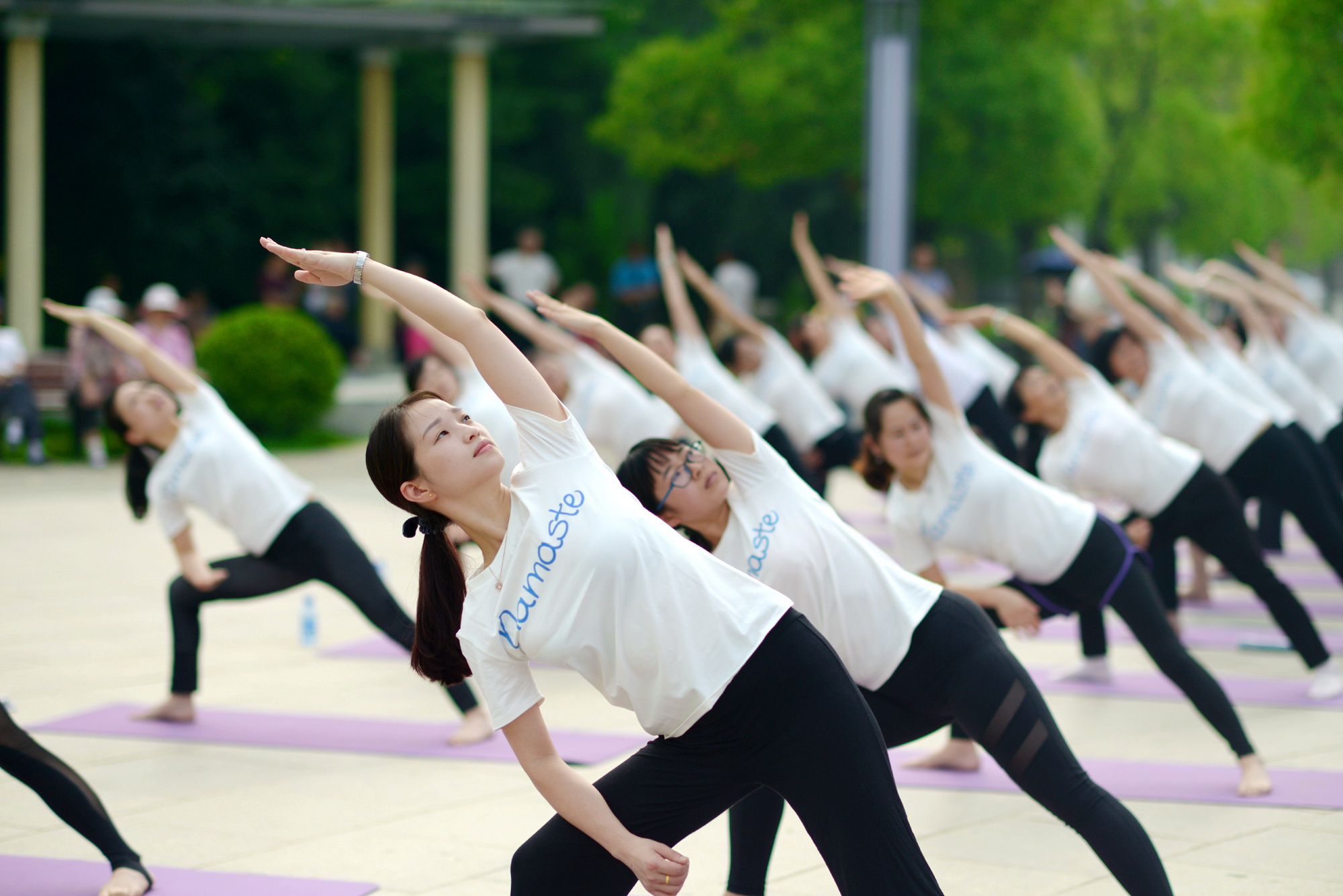 京山市瑜伽馆,百人瑜伽活动现场