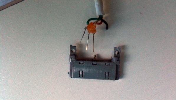 苹果手机数据线炸开了？一根5毛钱的热缩胶拯救了它