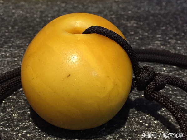 真正的蜜蜡琥珀是什么样子,带你欣赏不一样的琥珀蜜蜡