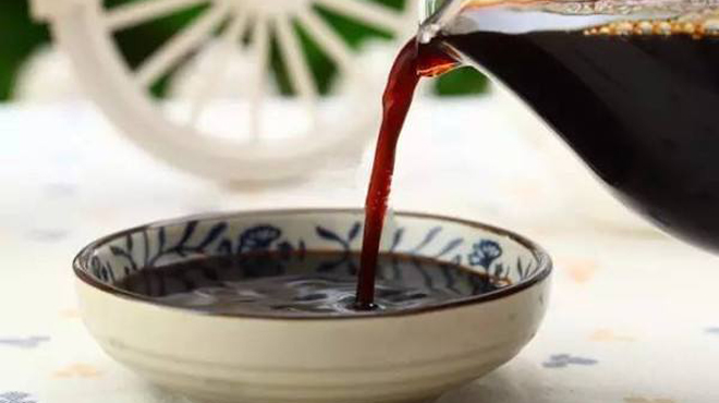 怎么让黄牙瞬间变成洁白的牙齿,怎么才能让黄牙齿一下变得洁白