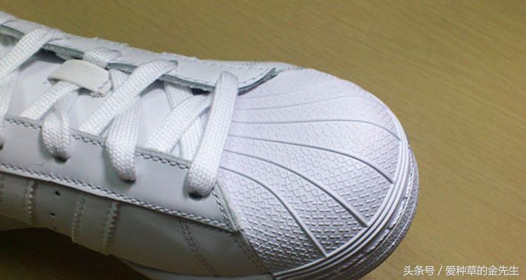 adidas哪个系列适合宽脚休闲鞋,绿尾小白鞋adidas有没有过时