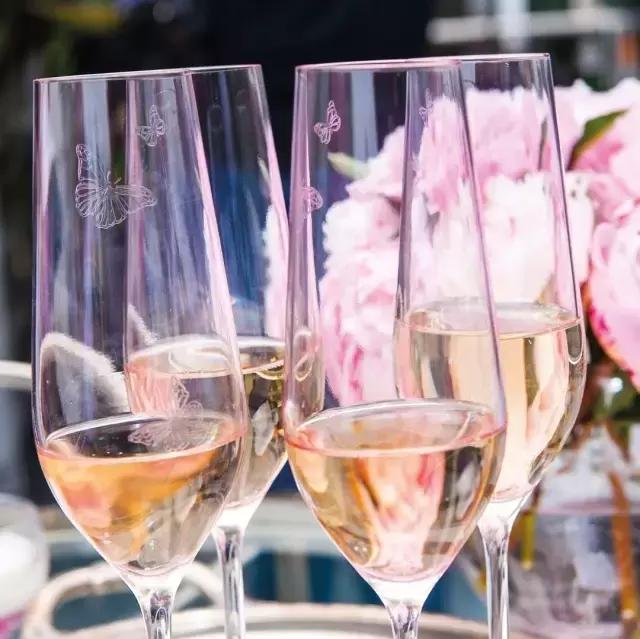 米兰达可儿优雅迷人又亮眼又吸睛,米兰达可儿冻龄护肤秘诀