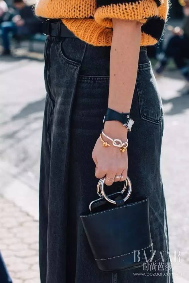 我的表可以绕手腕3圈，你却还在玩3年前的叠戴！