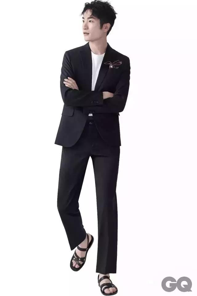 怎么挑选平价衣服男士穿,男士怎么买衣服好看