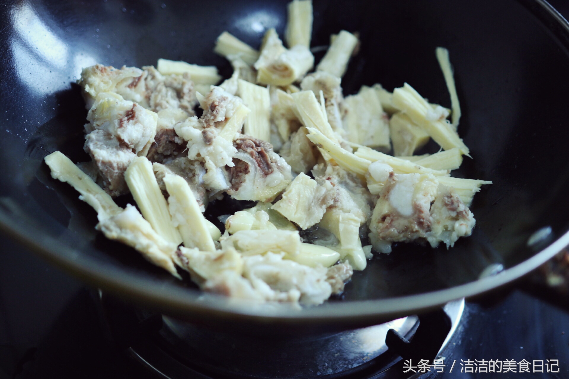 牛板筋怎么烧才能不塞牙,越嚼越香好吃得不得了的牛板筋