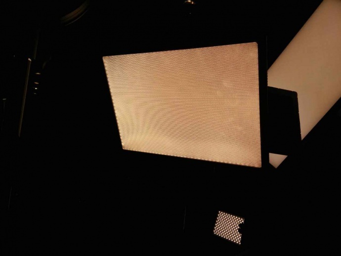 可随身携带的南光CN-LUXPAD43超薄摄影灯