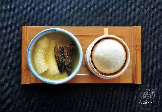 吃菌子中毒的小人是什么样子,吃菌子看见的小人是真实存在的吗