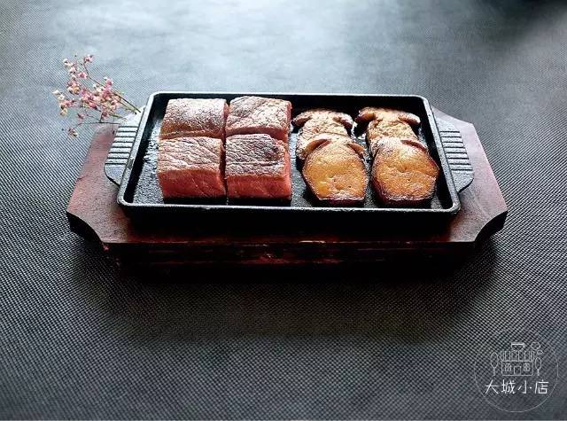 吃菌子中毒的小人是什么样子,吃菌子看见的小人是真实存在的吗