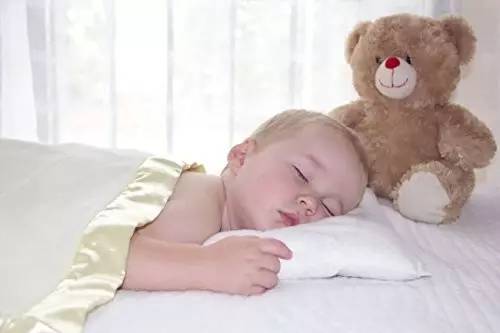 睡觉选择什么样的枕头,如何给孩子选择枕头