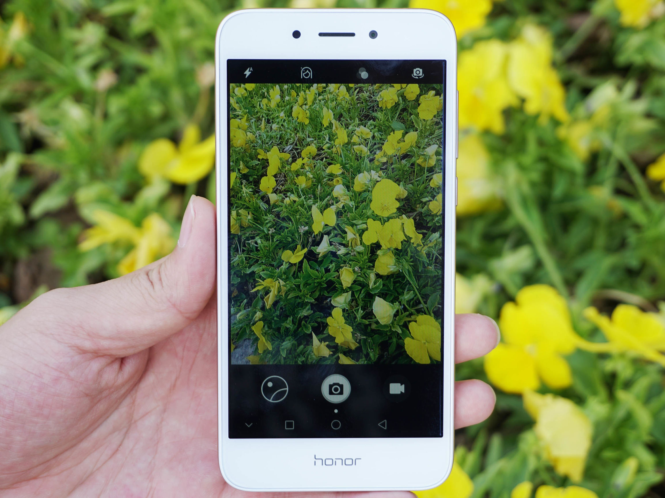 中低端手机流畅,中低端稳60帧的手机