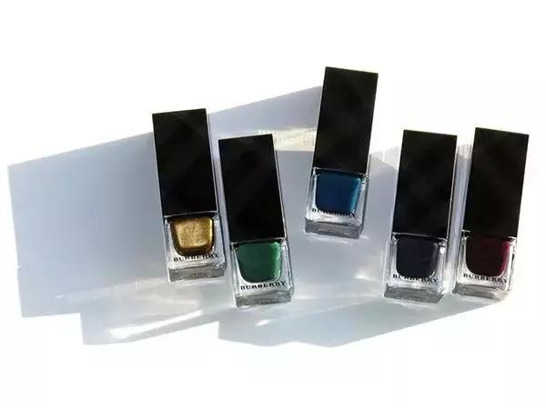 好看又显白的指甲油颜色推荐,美甲小白建议买什么颜色的指甲油