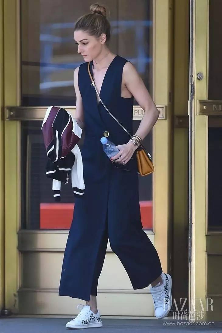 我的表可以绕手腕3圈，你却还在玩3年前的叠戴！